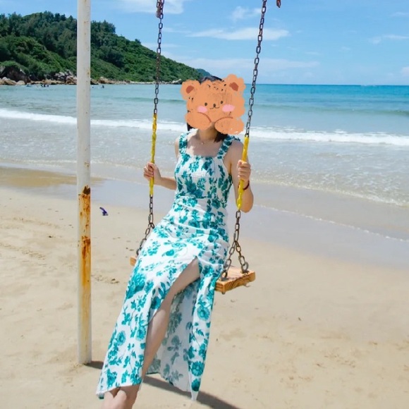 ❣️SOLD❣️ New with Tags Zara Green Floral Midi Dress with Slit Size XS - Picture 4 of 13